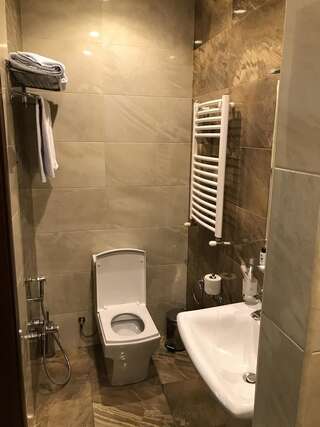 Отель Caravan hotel Ереван Двухместный номер с 2 отдельными кроватями и ванной комнатой-2