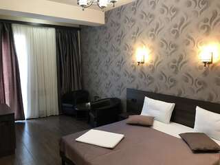 Отель Caravan hotel Ереван Двухместный номер с 1 кроватью и собственной ванной комнатой-5
